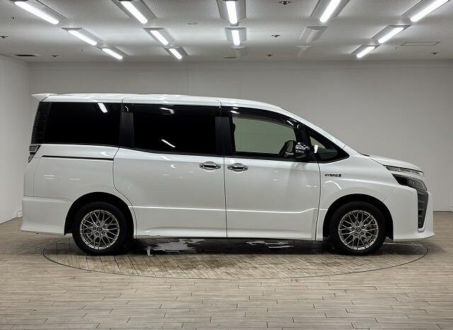 
								TOYOTA VOXY 2018 full									