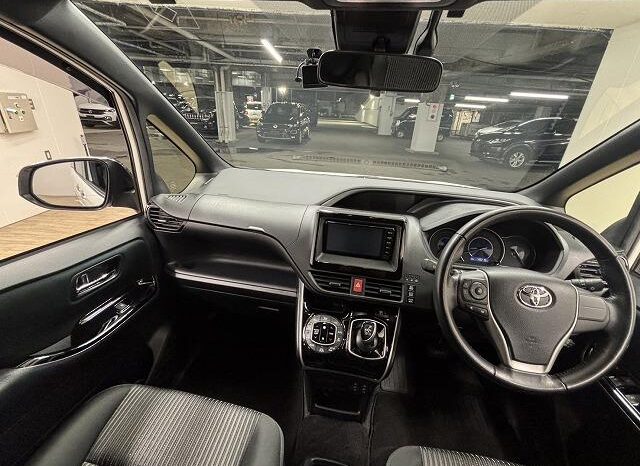 
								TOYOTA VOXY 2018 full									