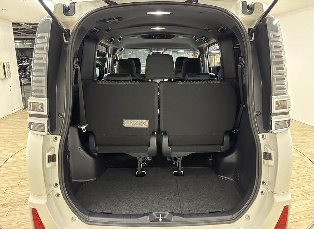 
								TOYOTA VOXY 2018 full									