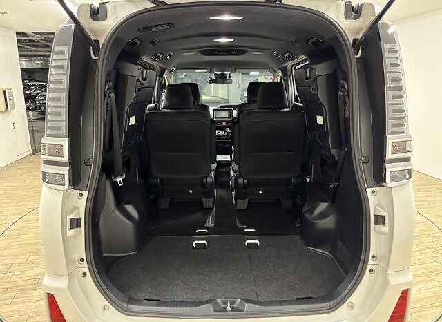 
								TOYOTA VOXY 2018 full									