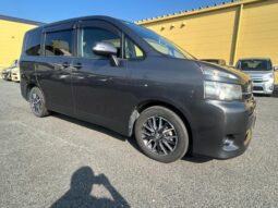 TOYOTA VOVY 2010