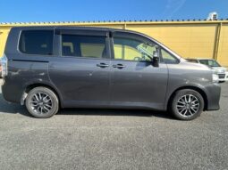 TOYOTA VOVY 2010