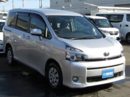 
										TOYOTA VOXY 2012 full									