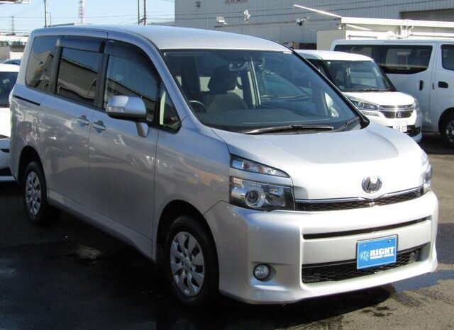 
								TOYOTA VOXY 2012 full									