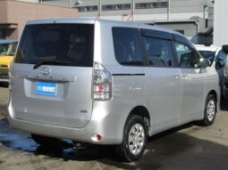 
										TOYOTA VOXY 2012 full									