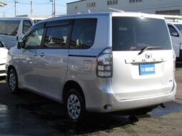 
										TOYOTA VOXY 2012 full									