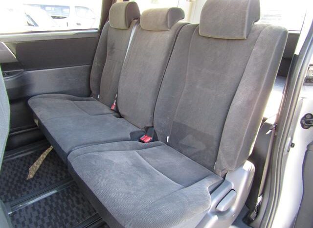 
								TOYOTA VOXY 2012 full									