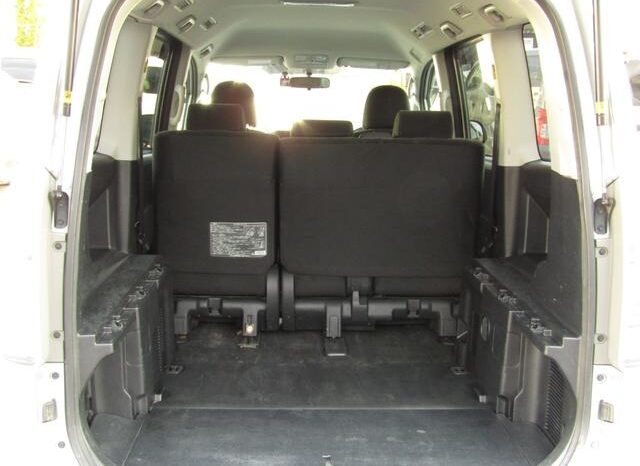 
								TOYOTA VOXY 2012 full									