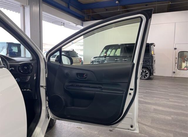 
								TOYOTA AQUA 2015 full									