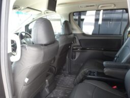 
										TOYOTA VELLFIRE 2011 full									