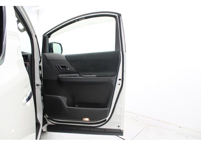 
								TOYOTA VELLFIRE 2012 full									