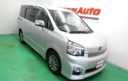 TOYOTA VOVY 2011