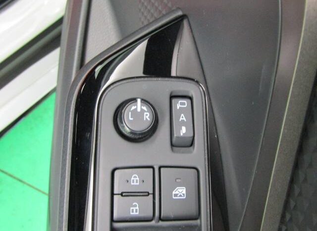 
								TOYOTA C-HR 2023 full									