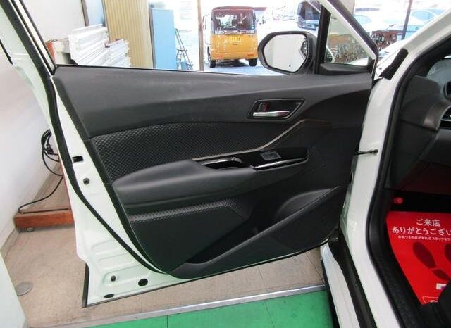 
								TOYOTA C-HR 2023 full									