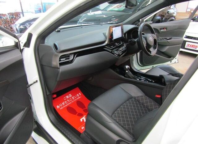 
								TOYOTA C-HR 2023 full									