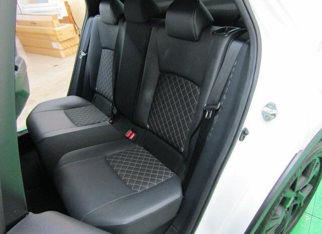 
								TOYOTA C-HR 2023 full									