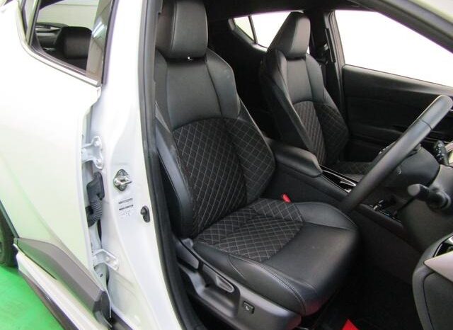 
								TOYOTA C-HR 2023 full									