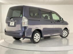 
										TOYOTA VOXY 2012 full									