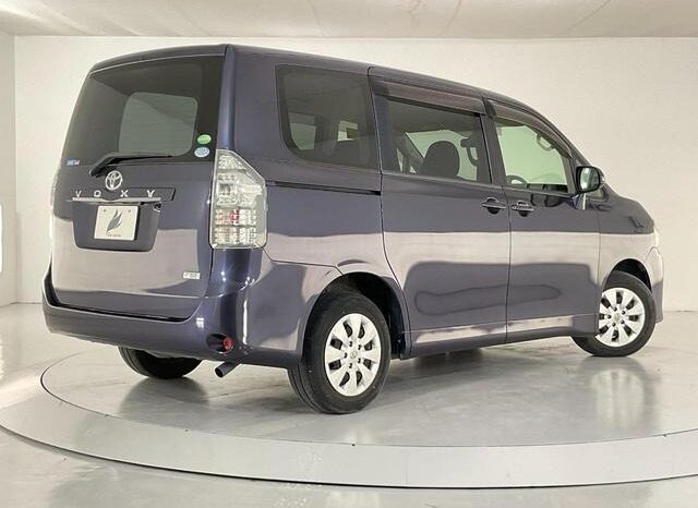 
								TOYOTA VOXY 2012 full									