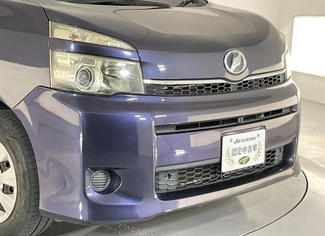 
								TOYOTA VOXY 2012 full									