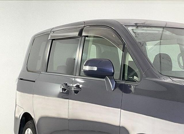 
								TOYOTA VOXY 2012 full									