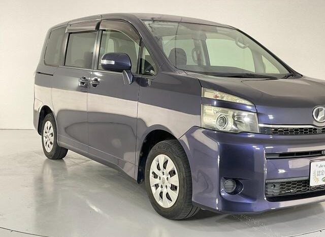 
								TOYOTA VOXY 2012 full									