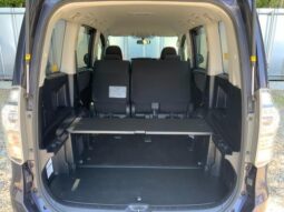 
										TOYOTA VOXY 2012 full									