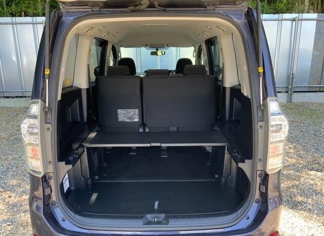 
								TOYOTA VOXY 2012 full									