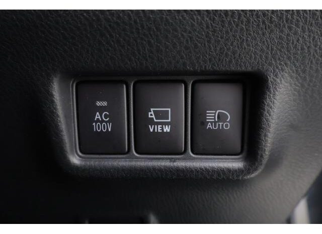 
								TOYOTA C-HR 2023 full									