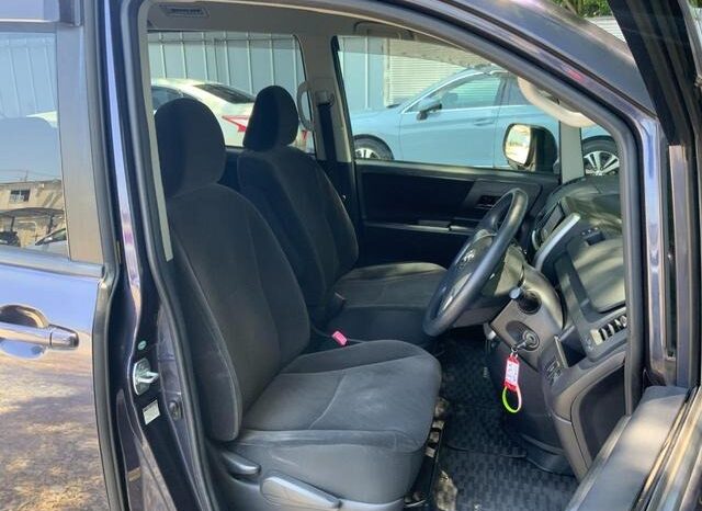 
								TOYOTA VOXY 2012 full									