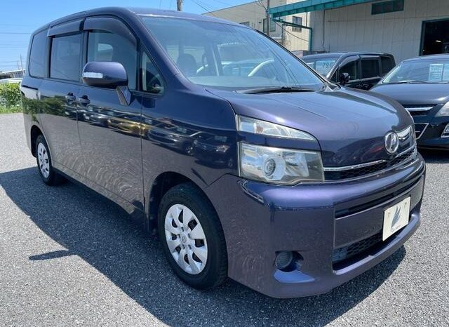 
								TOYOTA VOXY 2012 full									