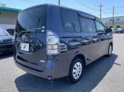 
										TOYOTA VOXY 2012 full									