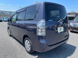 
										TOYOTA VOXY 2012 full									