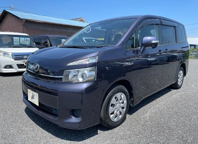 
								TOYOTA VOXY 2012 full									