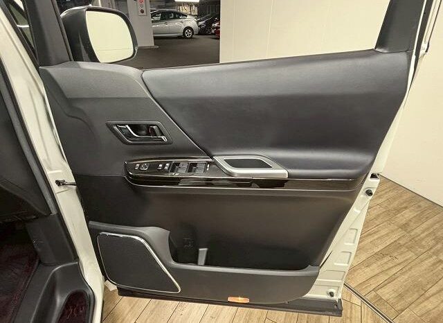 
								TOYOTA VELLFIRE 2013 full									