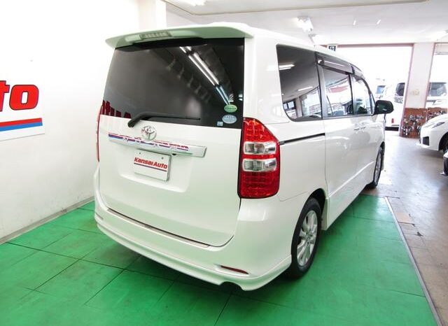 
								TOYOTA NOAH 2012 full									