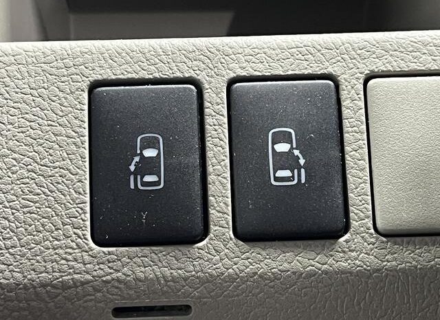 
								TOYOTA NOAH 2011 full									