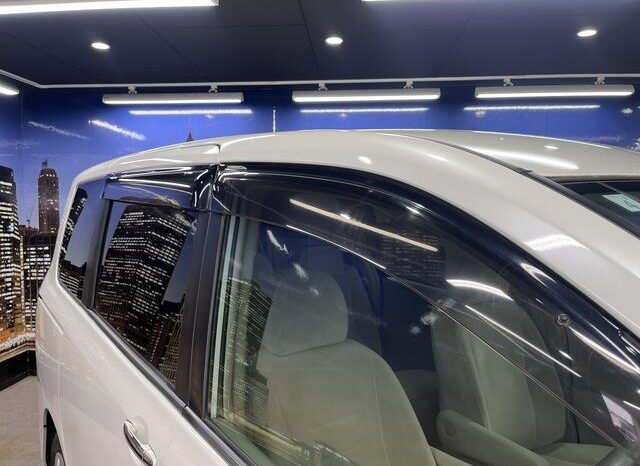 
								TOYOTA NOAH 2011 full									