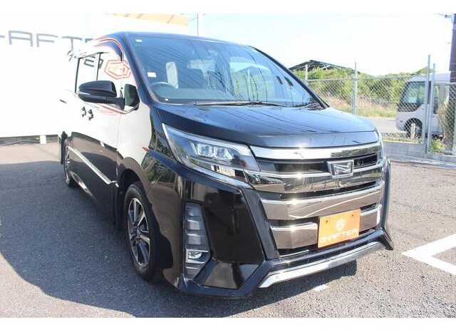 
								TOYOTA NOAH 2017 full									