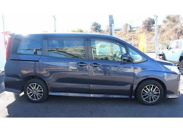 
								TOYOTA NOAH 2014 full									