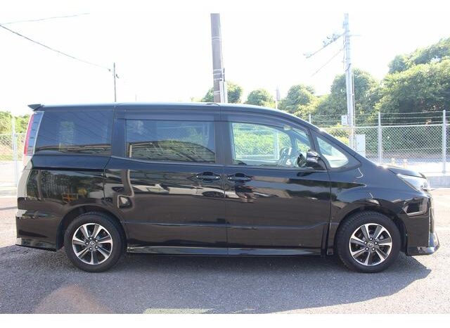 
								TOYOTA NOAH 2017 full									