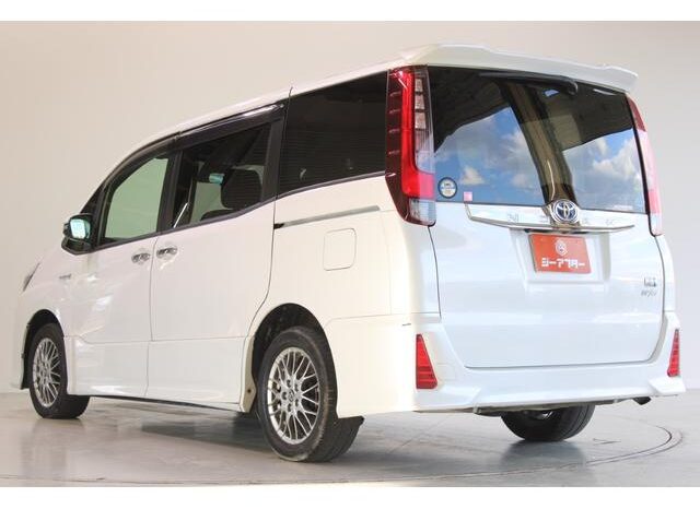 
								TOYOTA NOAH 2017 full									