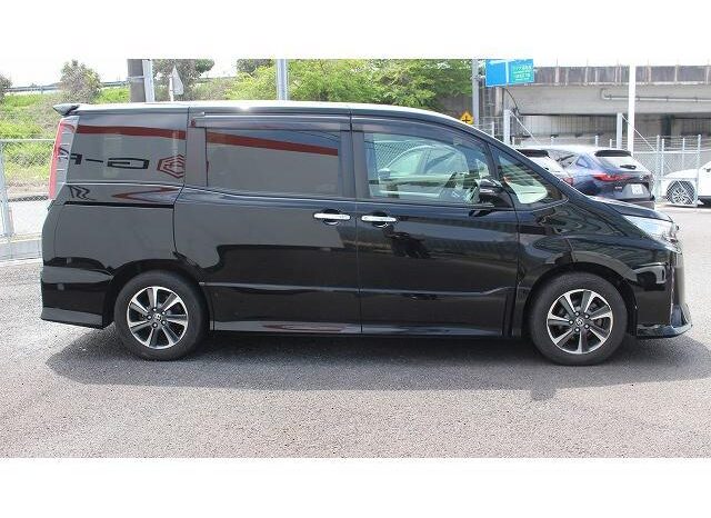 
								TOYOTA NOAH 2019 full									