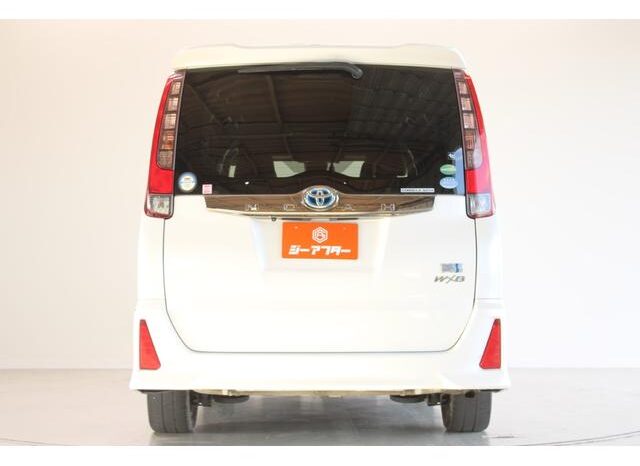 
								TOYOTA NOAH 2017 full									