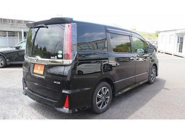 
								TOYOTA NOAH 2019 full									
