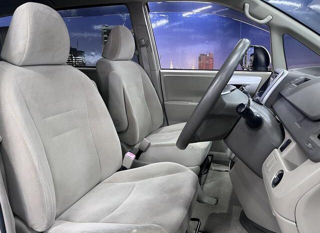 
								TOYOTA NOAH 2011 full									