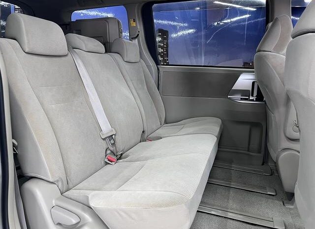 
								TOYOTA NOAH 2011 full									