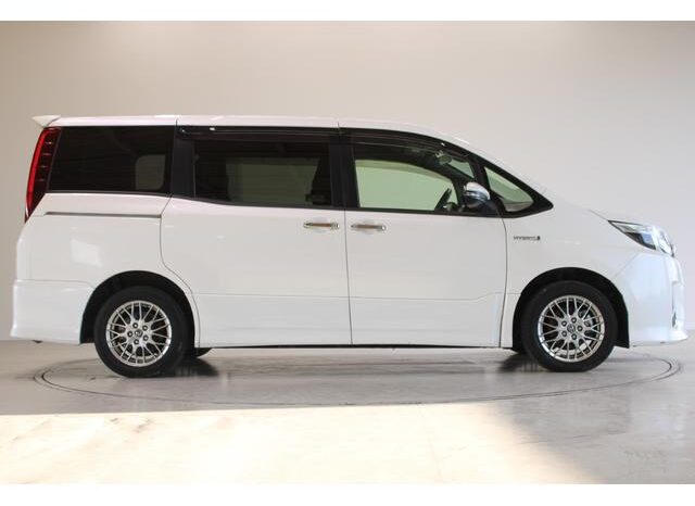 
								TOYOTA NOAH 2017 full									