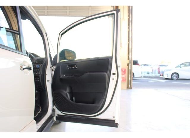 
								TOYOTA NOAH 2017 full									