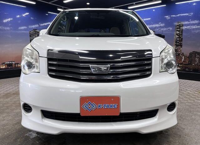 
								TOYOTA NOAH 2011 full									